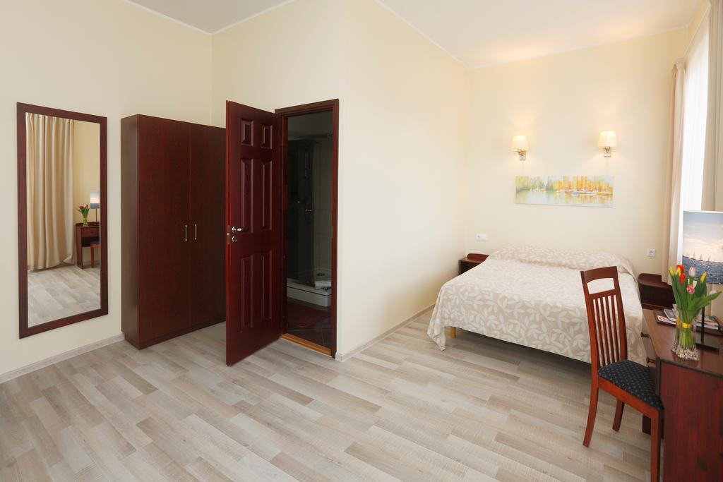 Paernu Jahtklubi Kuelalistemaja Hotel Екстериор снимка