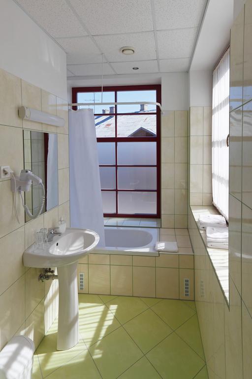 Paernu Jahtklubi Kuelalistemaja Hotel Екстериор снимка